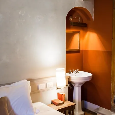 Bed and Breakfast Oltrarno Splendid